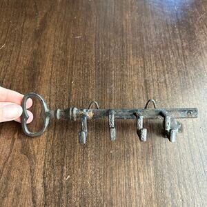 Vintage cast iron decorative wall-mounted key holder 4 hooks skeleton key shape